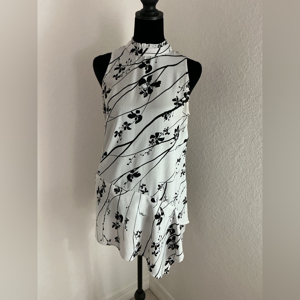 White House Black Market Floral Halter Blouse High Neck Flowy Ruffle Hem Size 4 - Picture 2 of 16